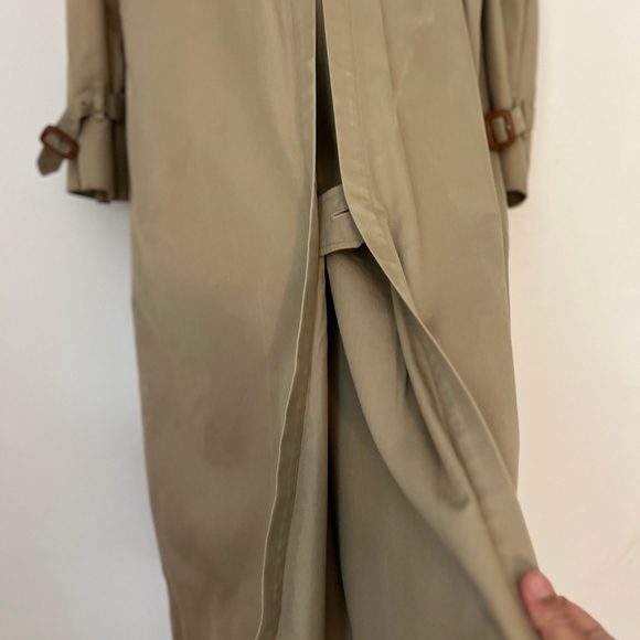 Burberry Trench Coat with Removable Wool Lining - Picture 6 of 16